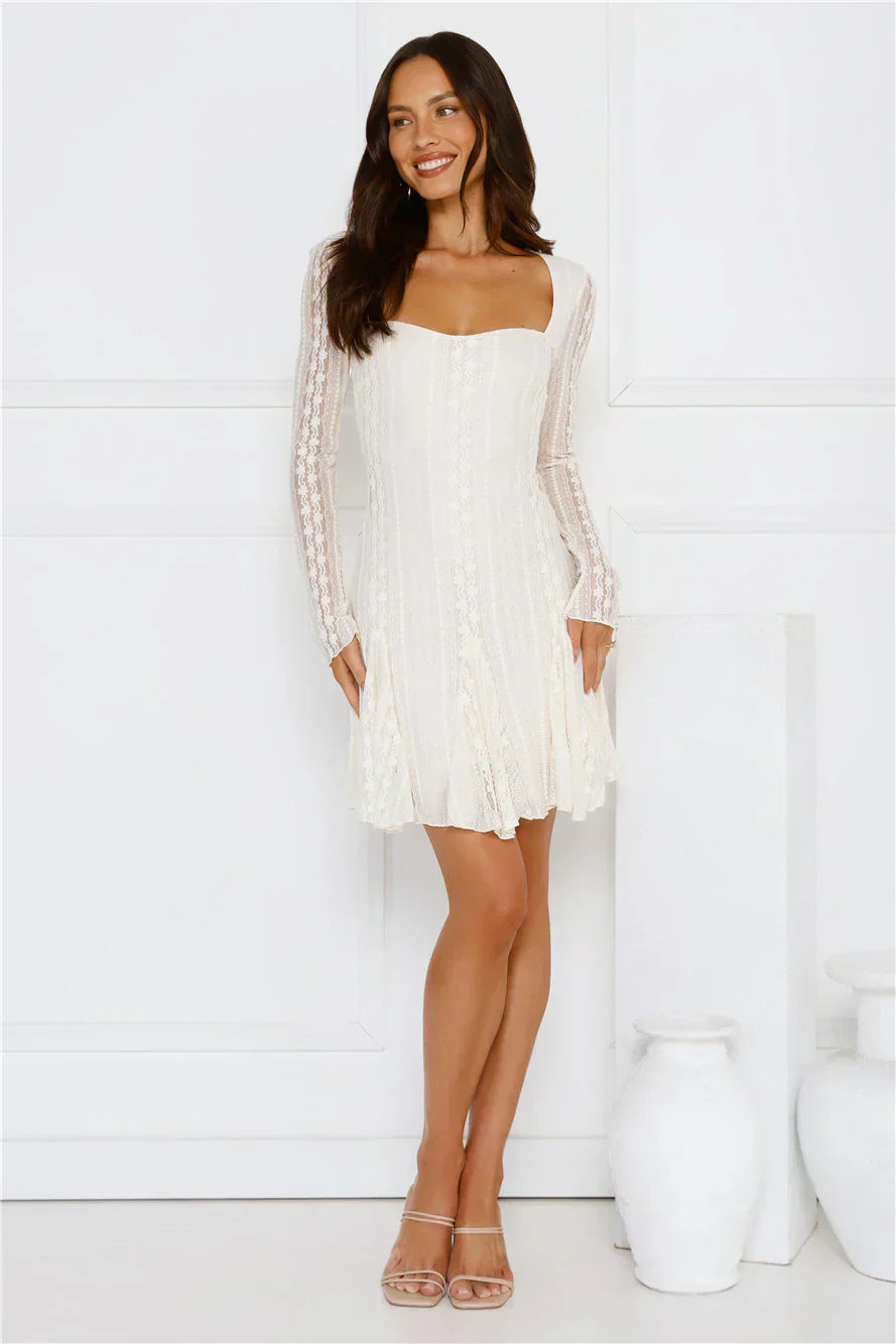 Robe mini manches longues It Girl à temps plein beige