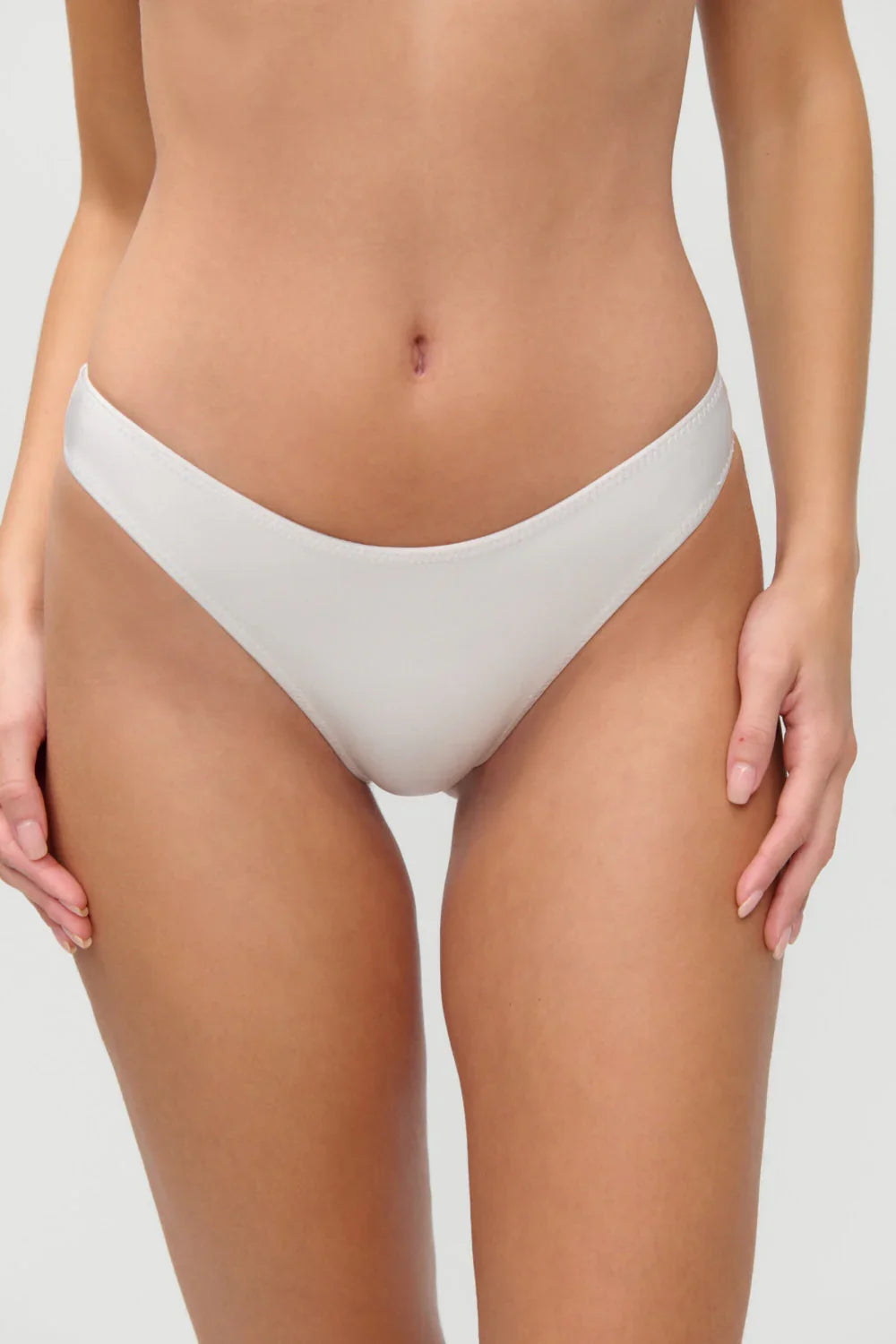 x JENNIE bas de maillot de bain en satin Dove - Moon