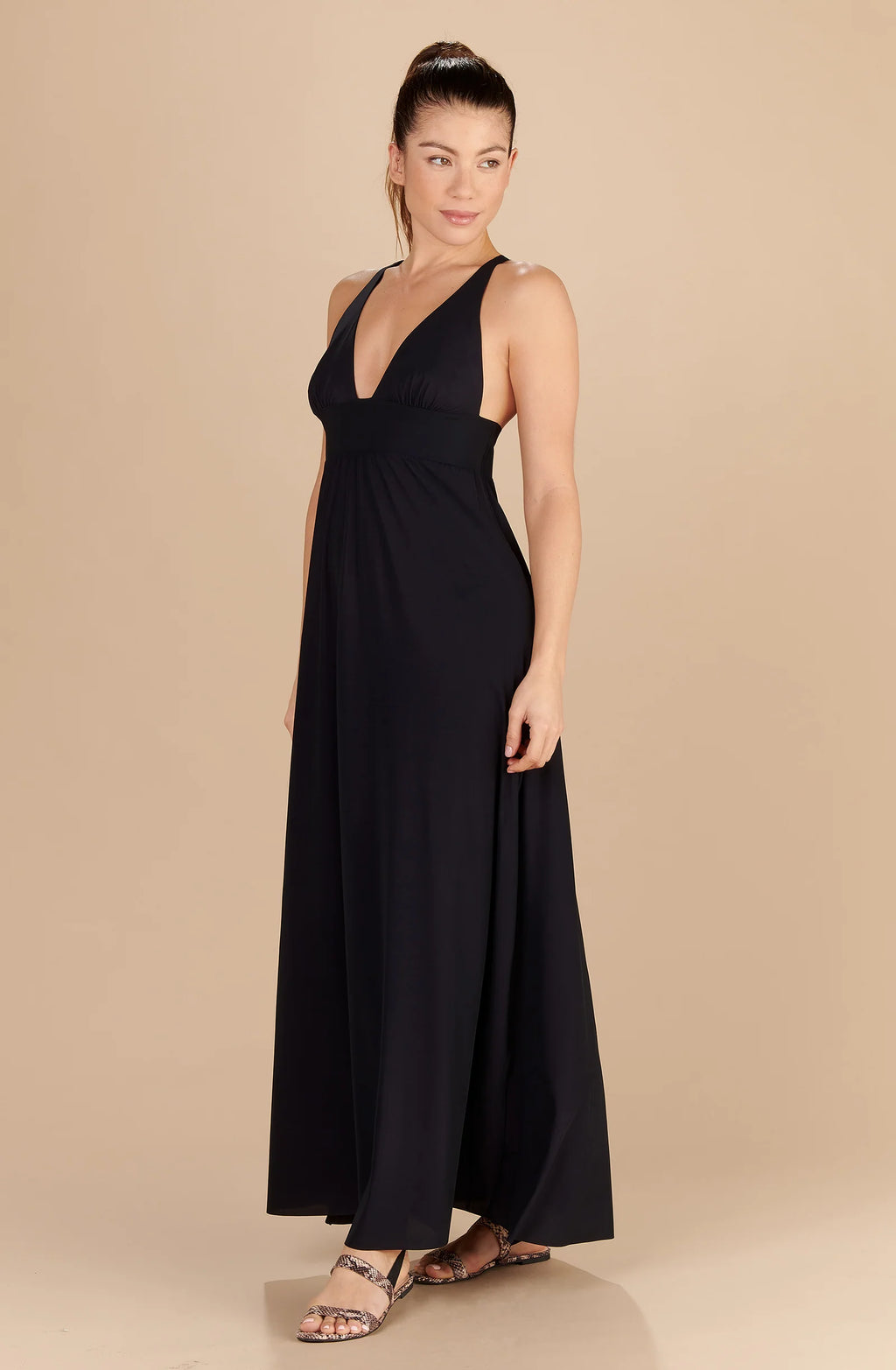 vick Long black low-neck dress