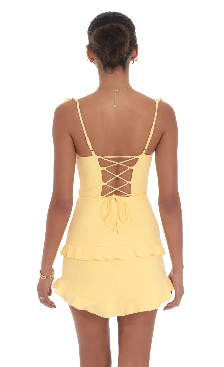 Robe moulante à volants jaune