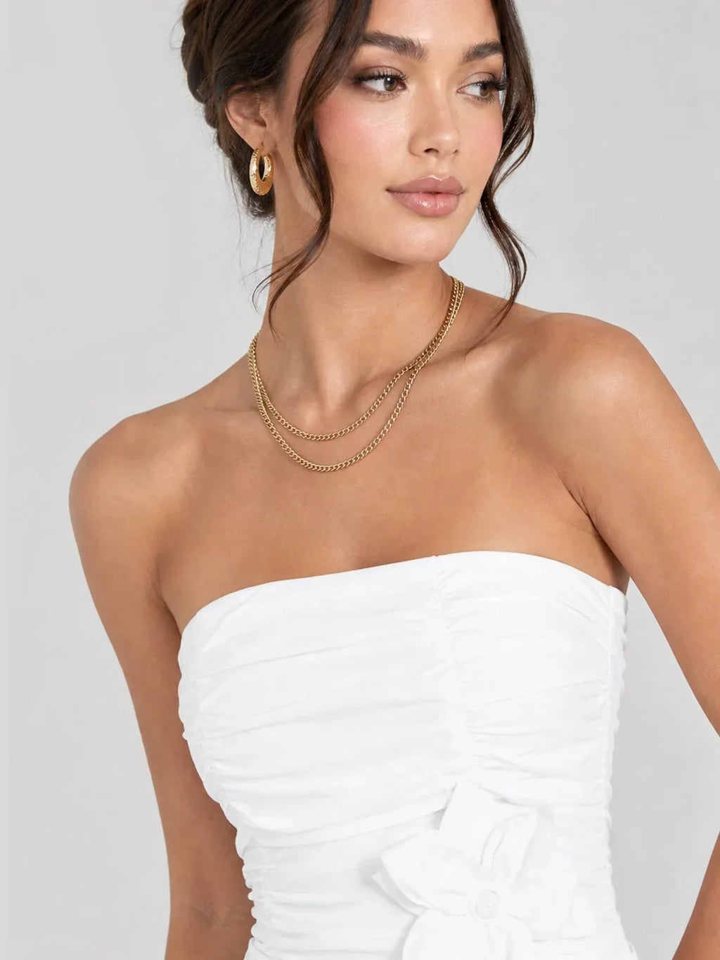 Mini-robe bustier à appliqués floraux 3D