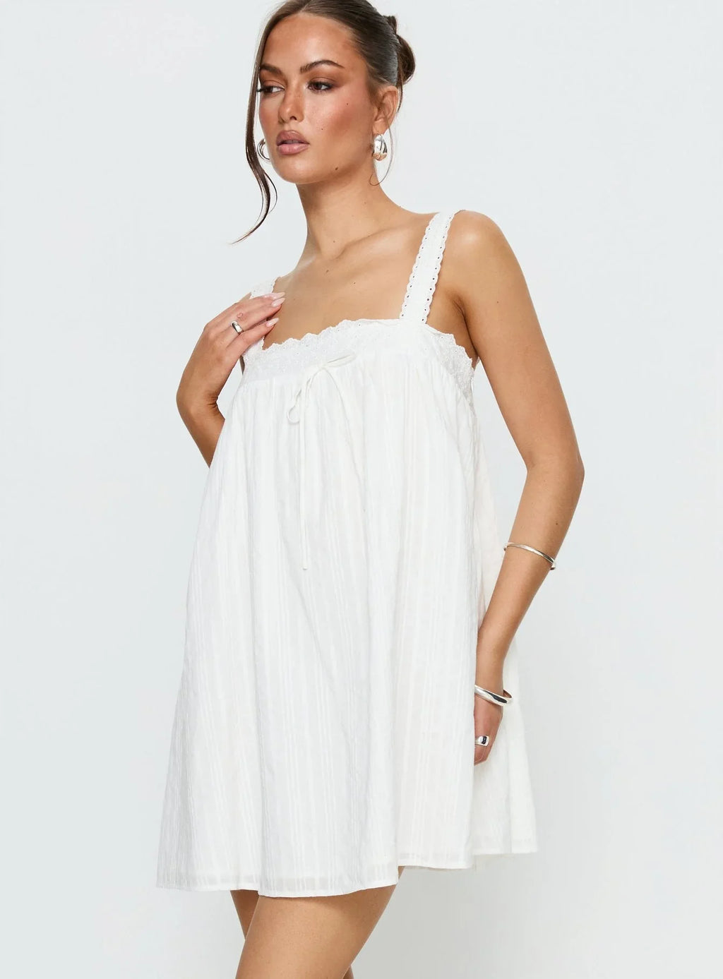 Robe Courte Fluide Blanche Ornée de Dentelle Reason To Stay