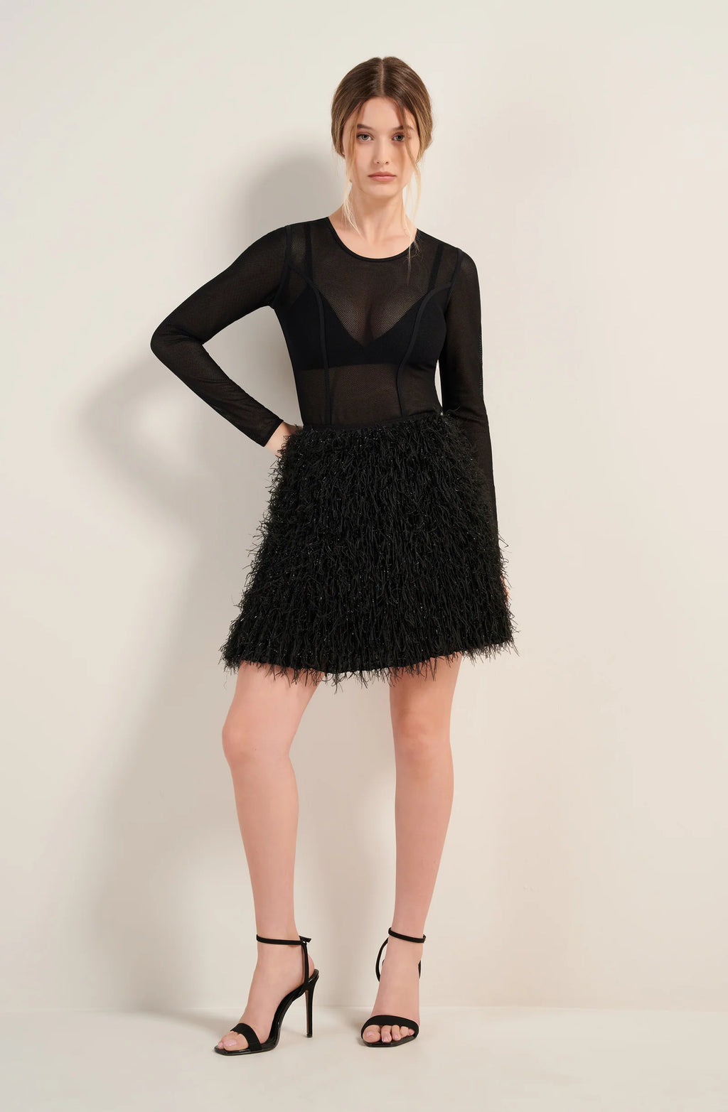 Jupe courte noire en plumes Jutta