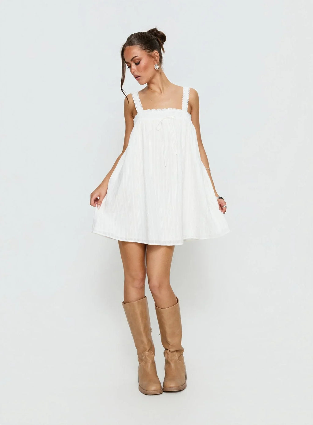 Robe Courte Fluide Blanche Ornée de Dentelle Reason To Stay