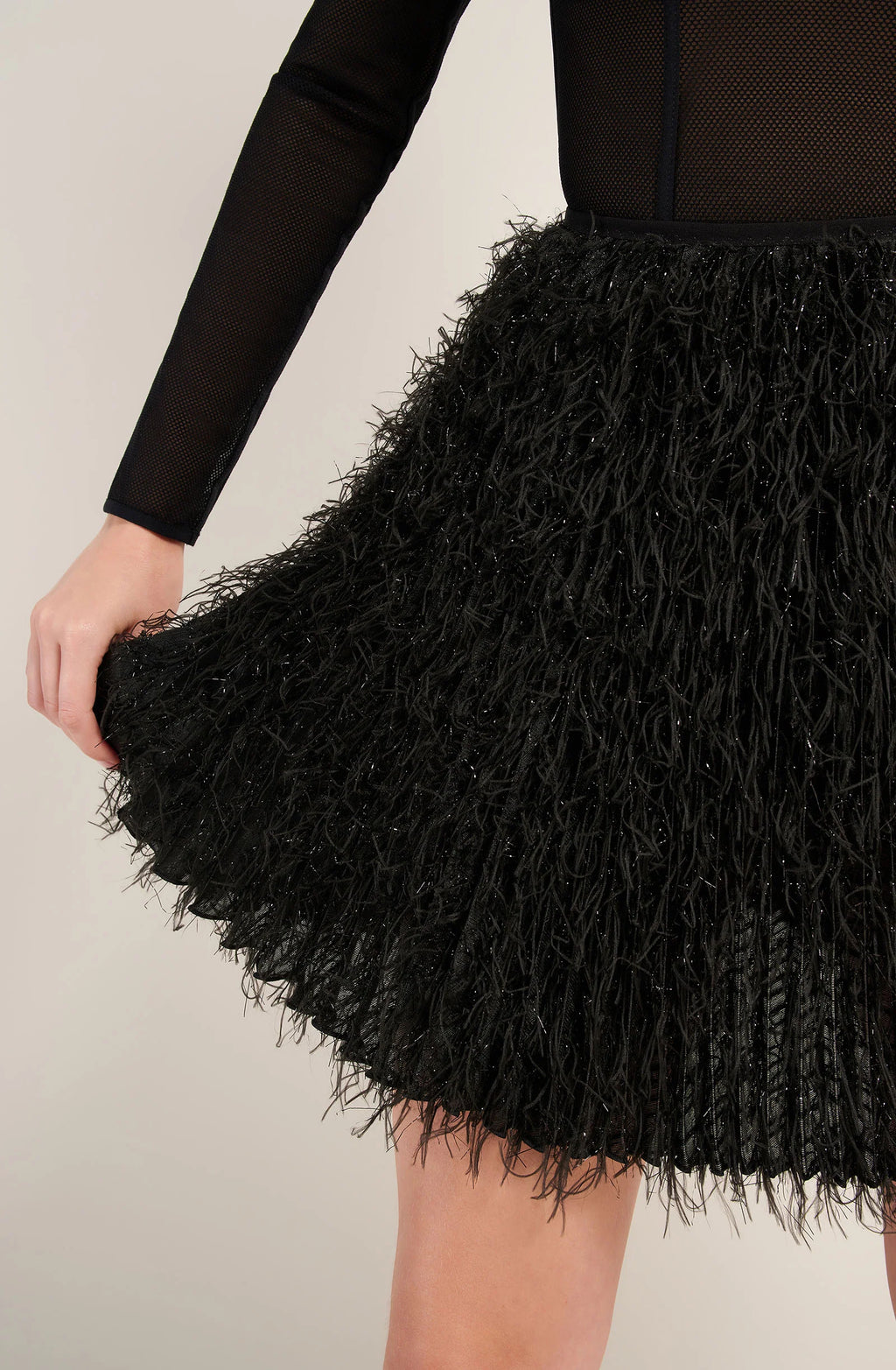 Jupe courte noire en plumes Jutta