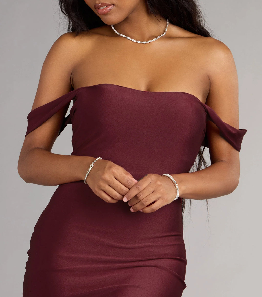 Mini-robe chérie à épaules dénudées
