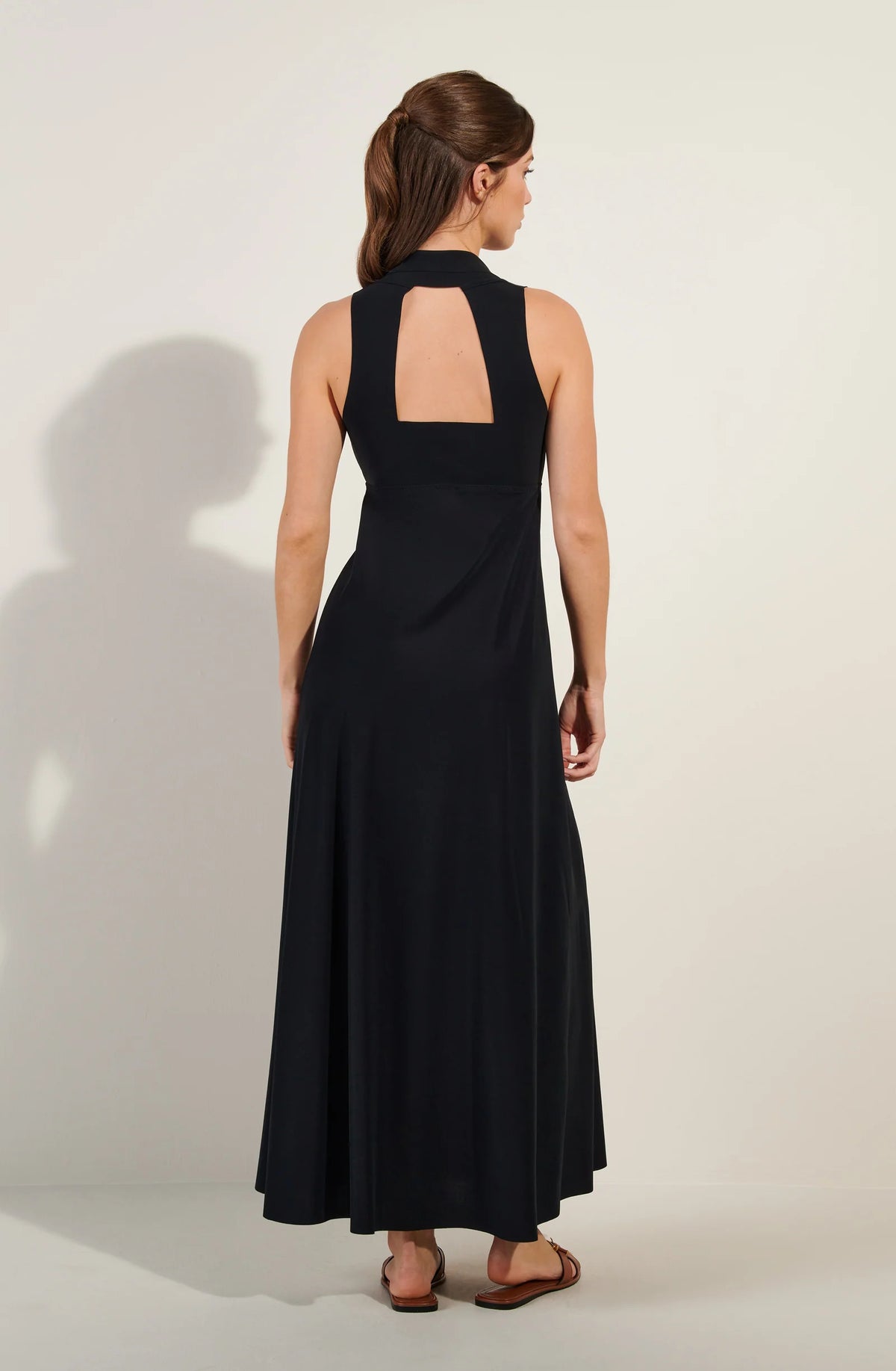 Robe longue noire dos nu