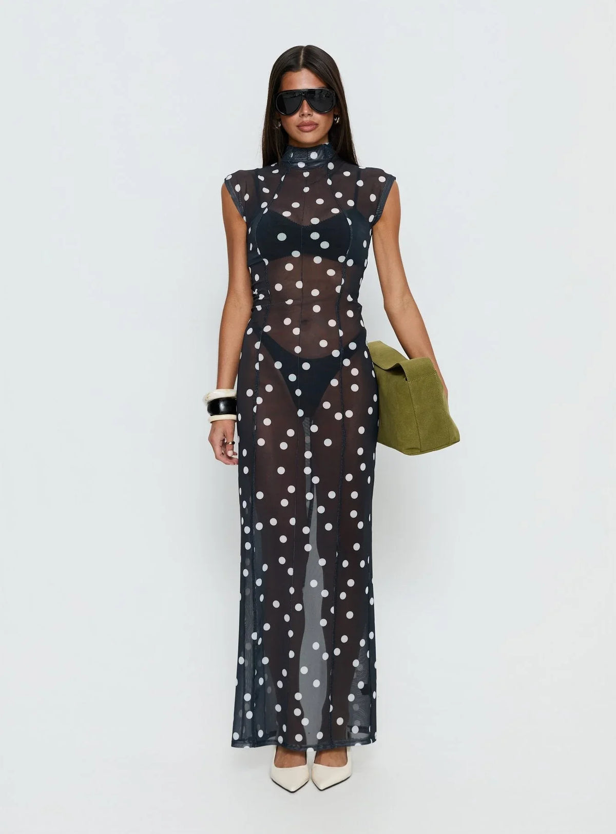 Robe longue redéfinie à pois noirs