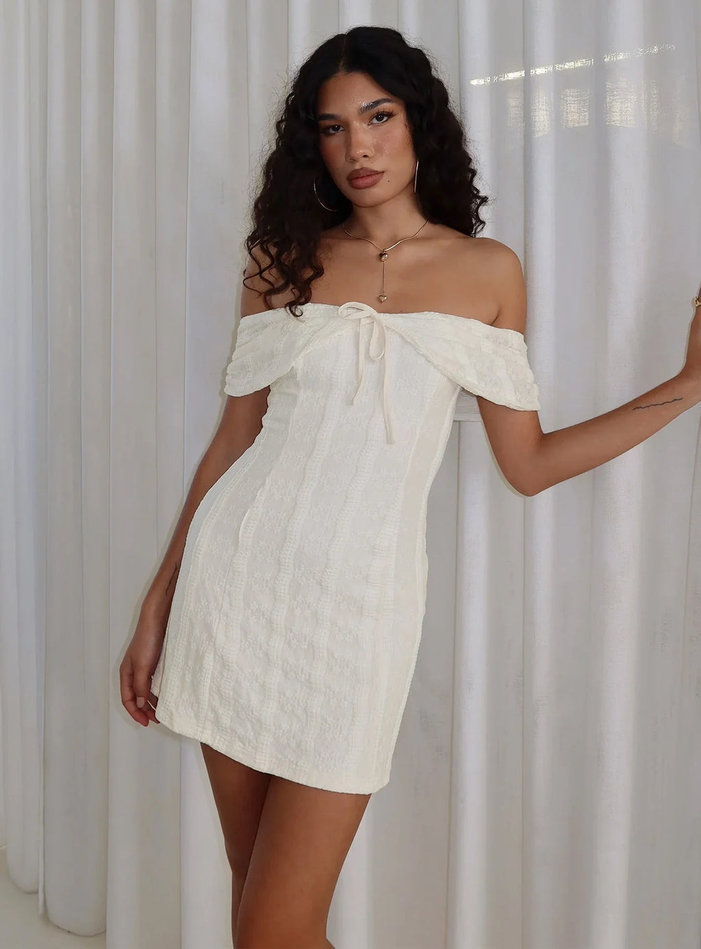 Robe mini Colettie épaules dénudées crème