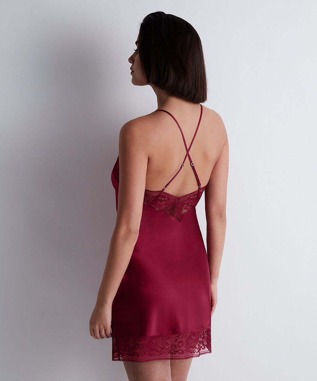 Nuisette « Murmure de Minuit » Rouge Carmin