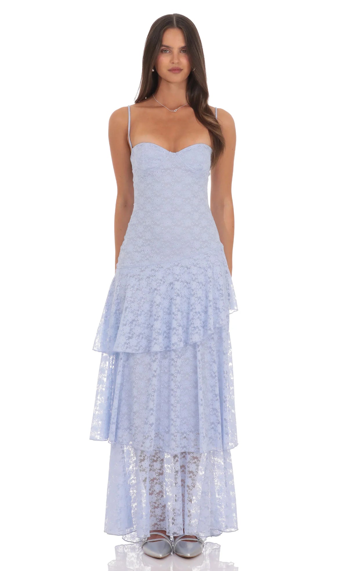 Robe longue à col en cœur et jupe à volants étagés