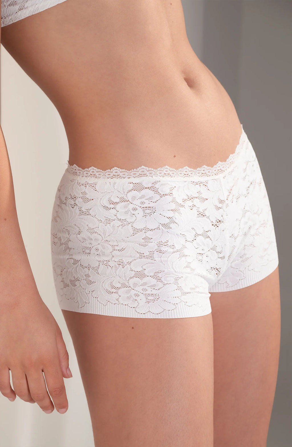bobby Black lace