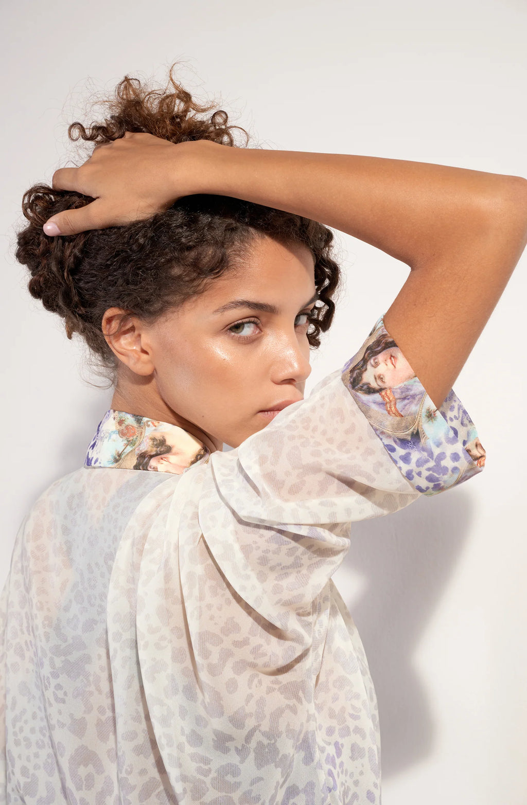 Veste kimono imprimée kanni en voile fixe semi-transparent