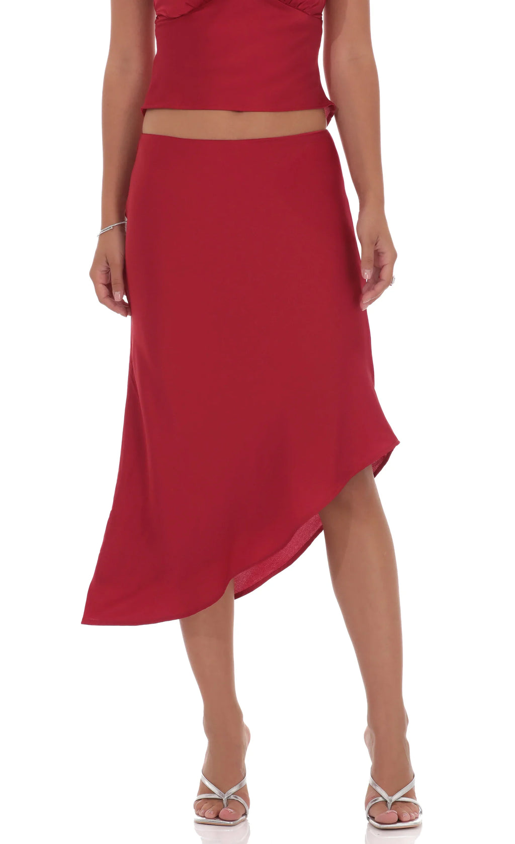 Jupe midi asymétrique en satin rouge