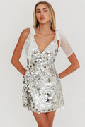 Mini-robe à sequins Mykonos Morning avec bretelles nouées aux épaules, coloris argent