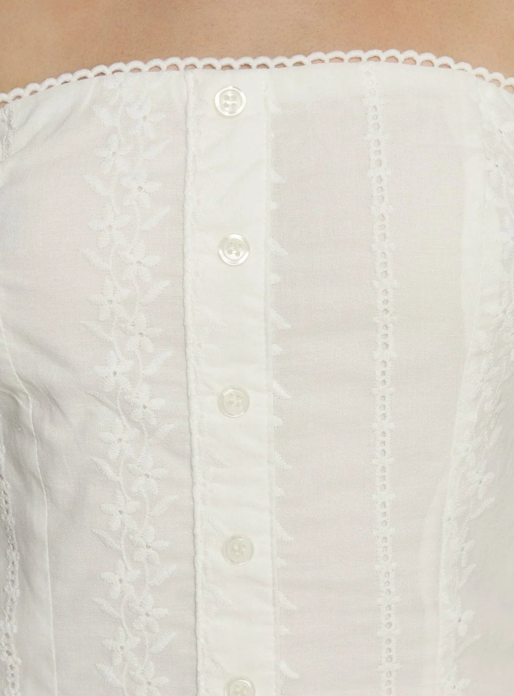 Robe courte Analiese sans bretelles en broderie anglaise blanche