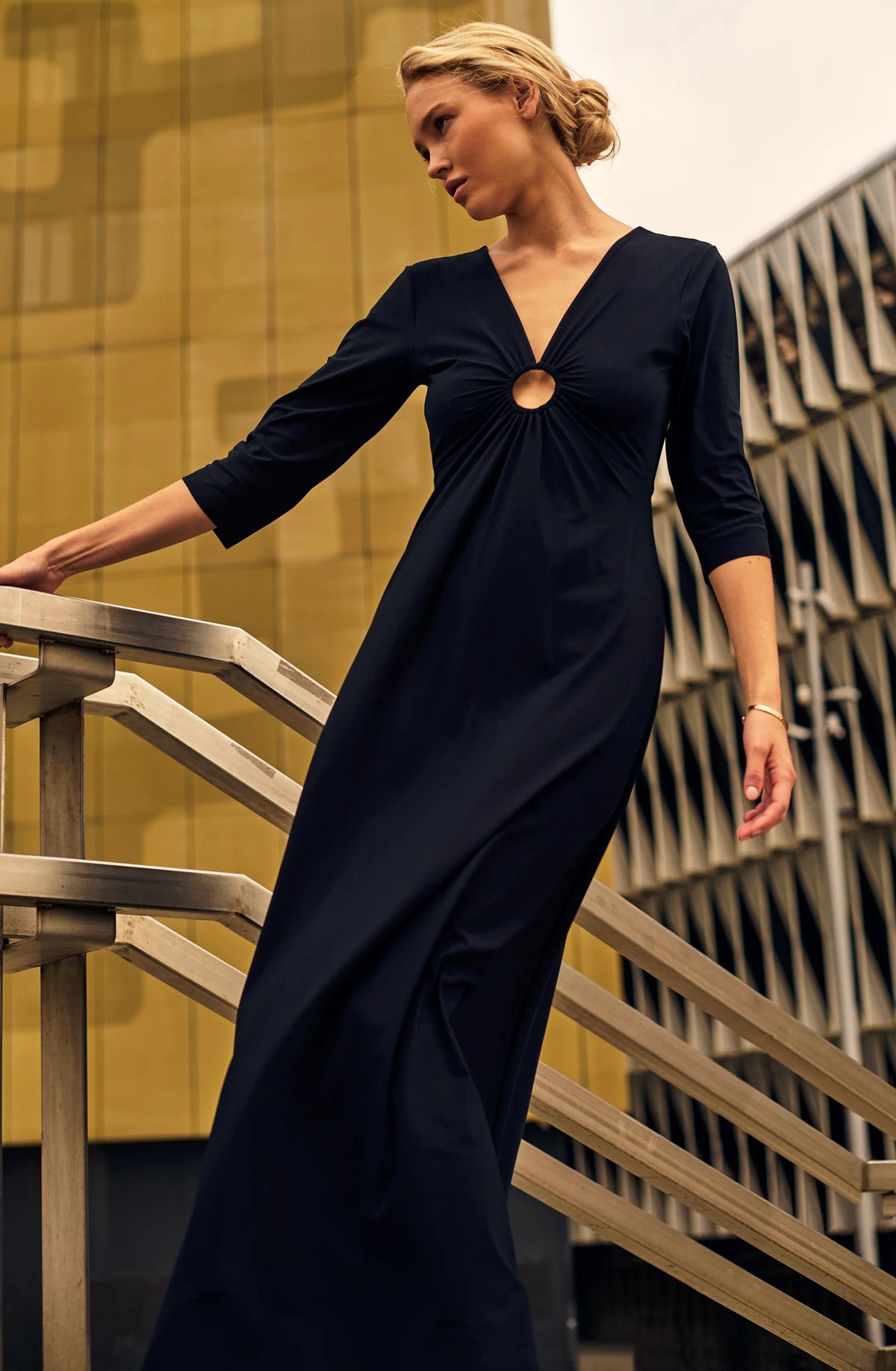 Robe longue noire Carmenn avec manches 3/4
