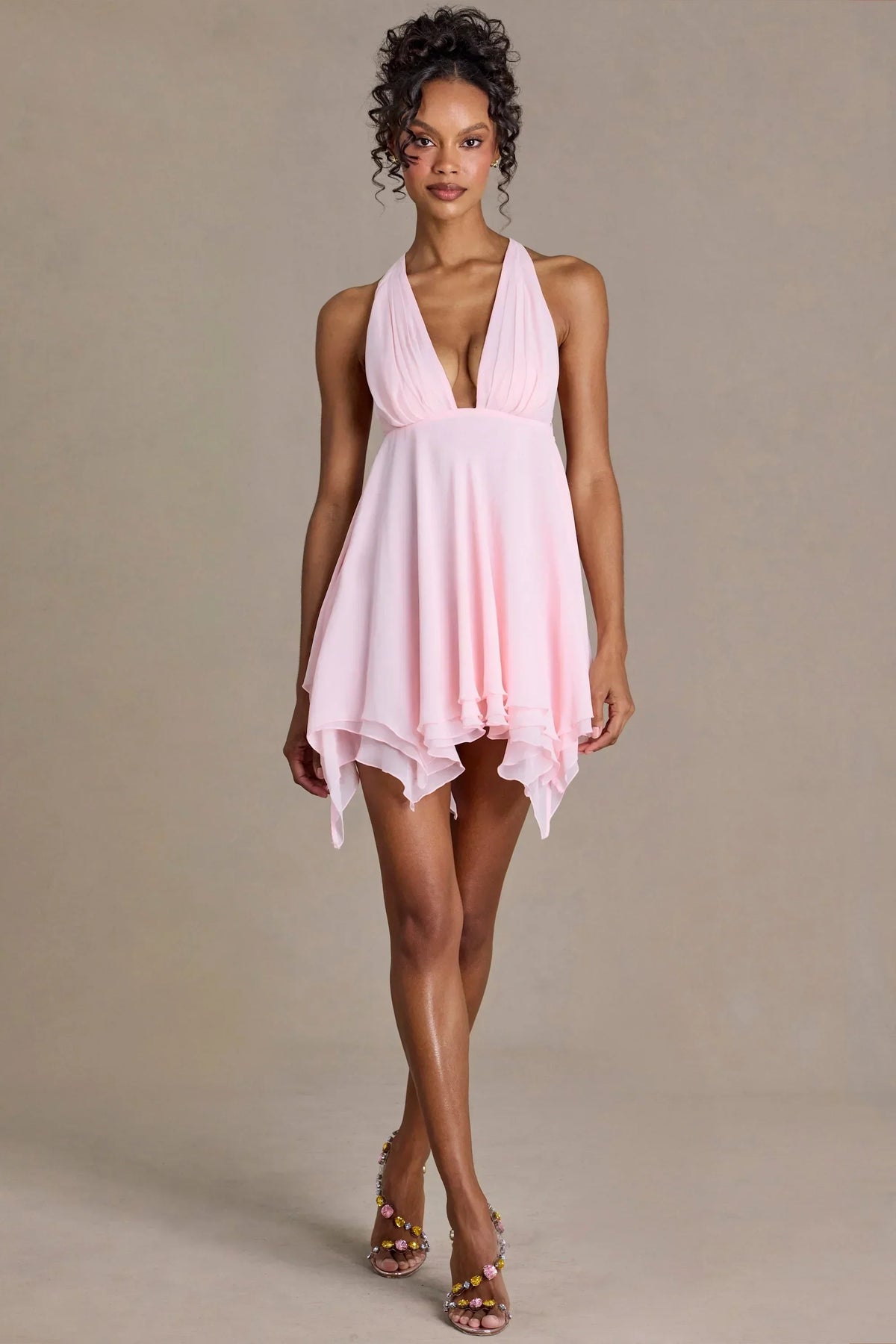 Mini-robe à décolleté plongeant et dos nu en mousseline premium rose bébé