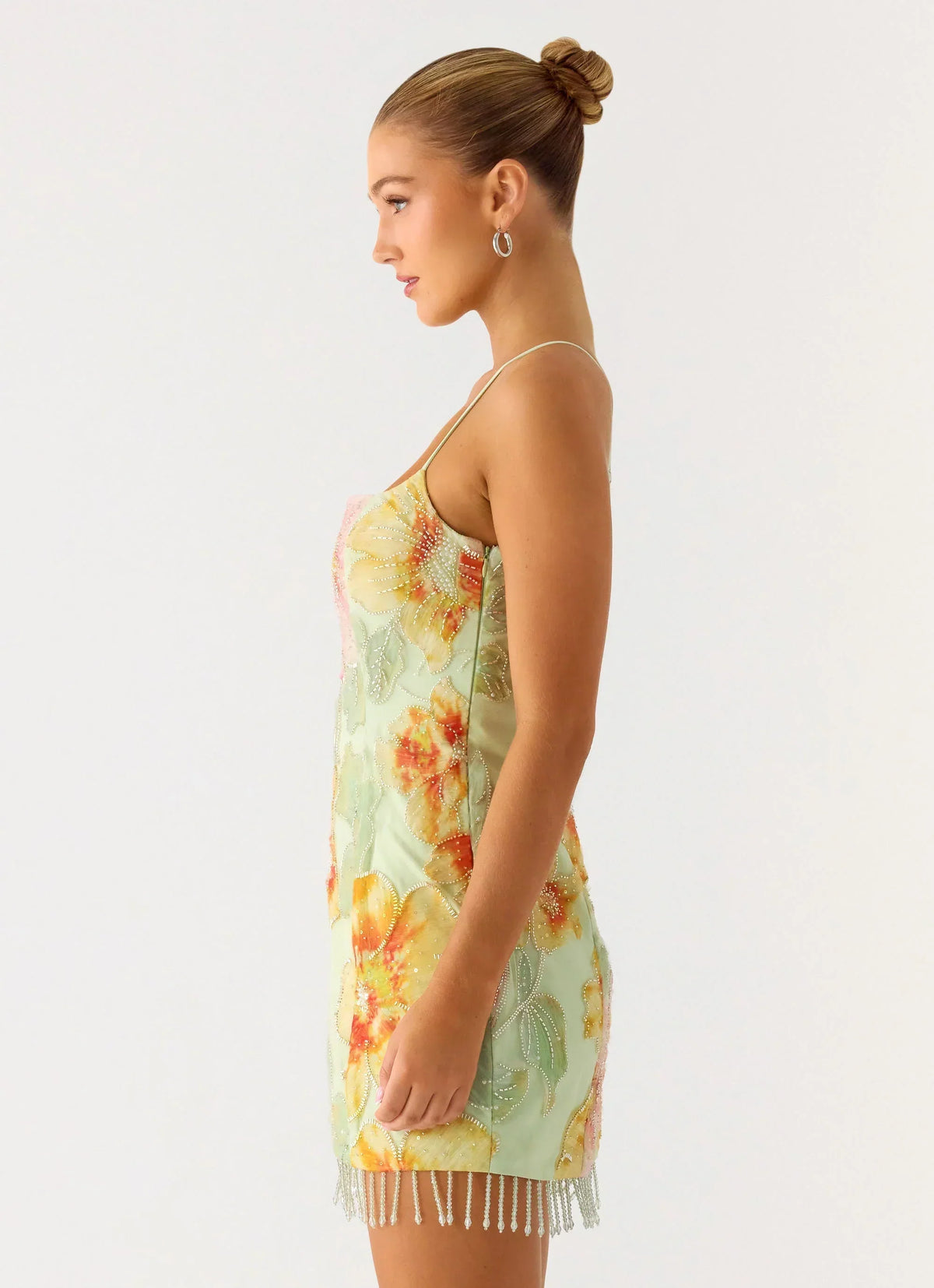 Robe courte Gatiana ornée de perles et de sequins – Ornement floral vert