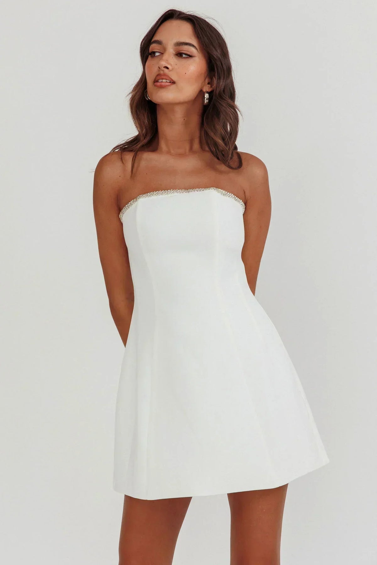 Robe Bustier Courte Macaila Ornée de Strass Écru