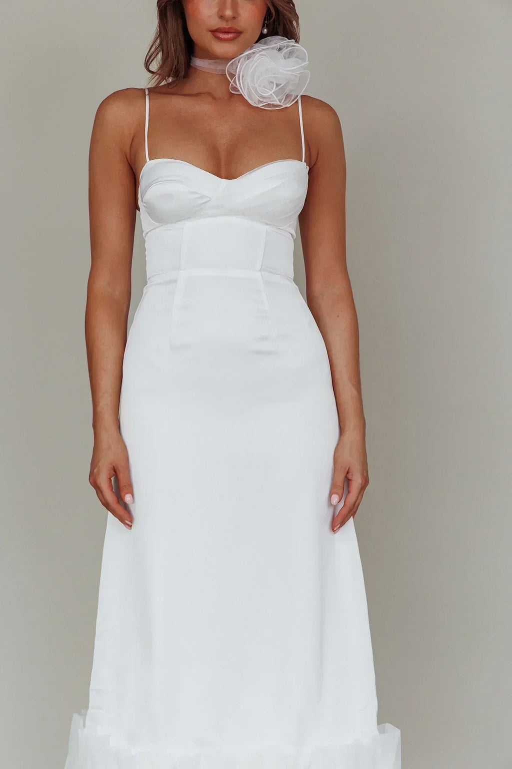 Robe mi-longue blanche Buona Sera Hem Decoration