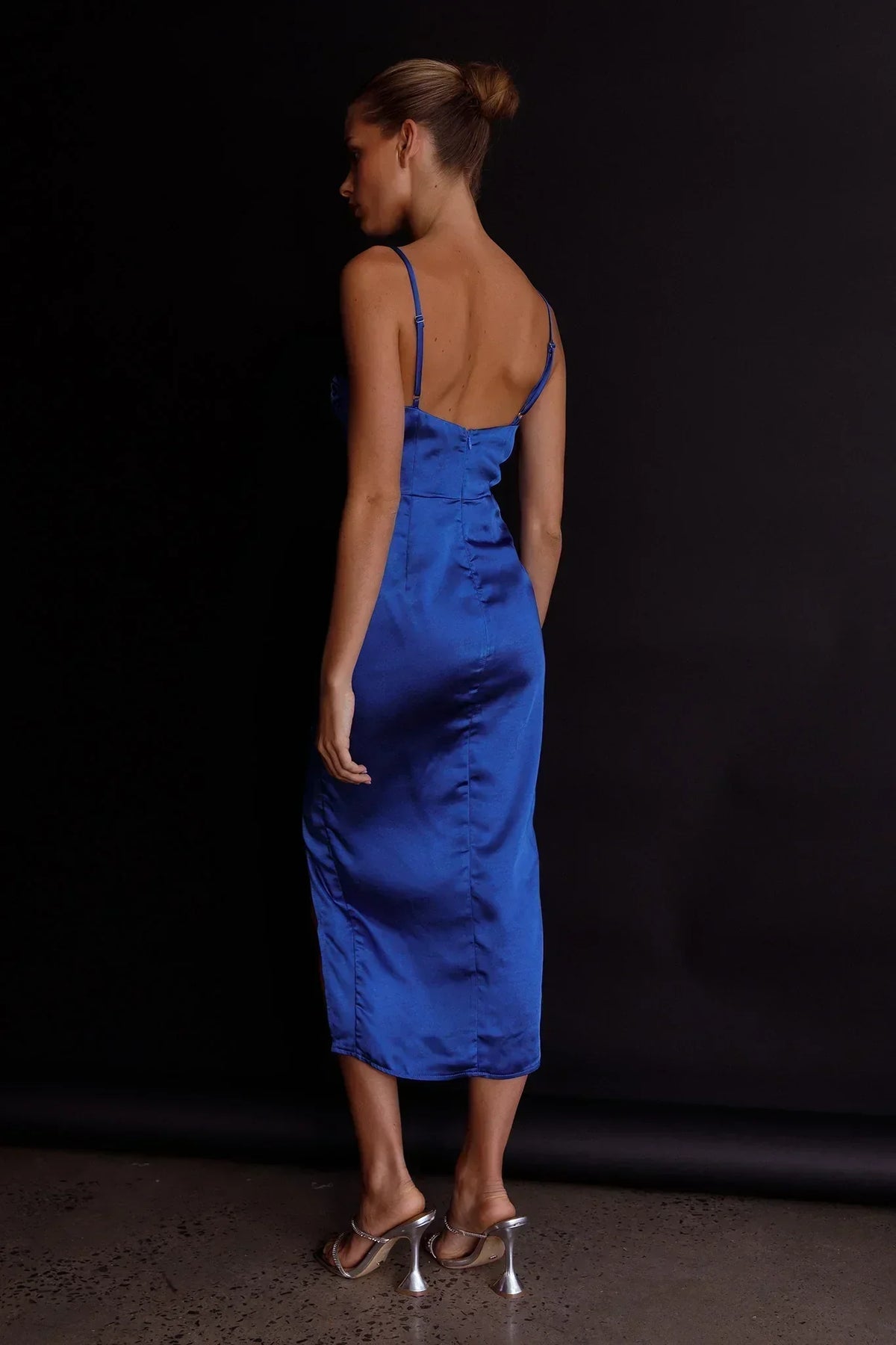 Robe midi froncée à corsage structuré fantaisie bleu cobalt