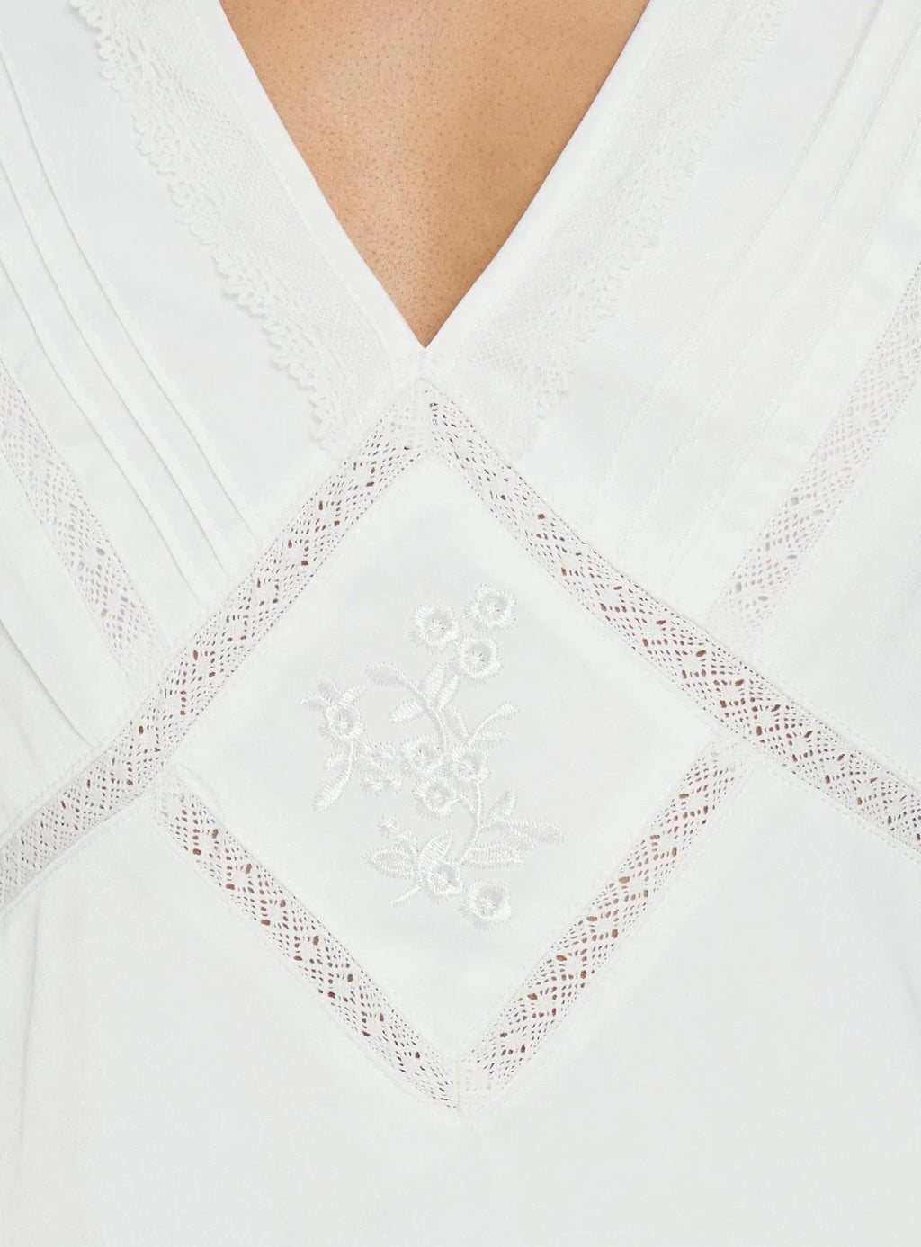 Robe mini ornée à encolure plongeante Holii blanche