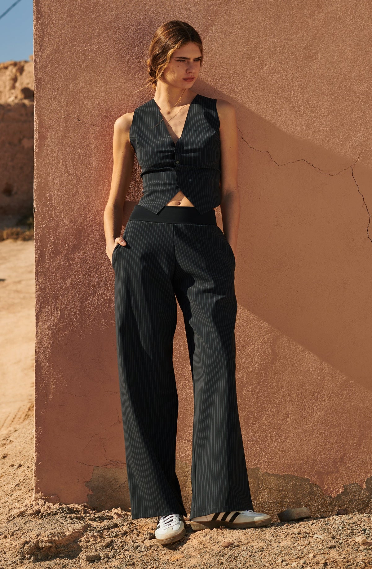 peryne Black wide-leg striped pants