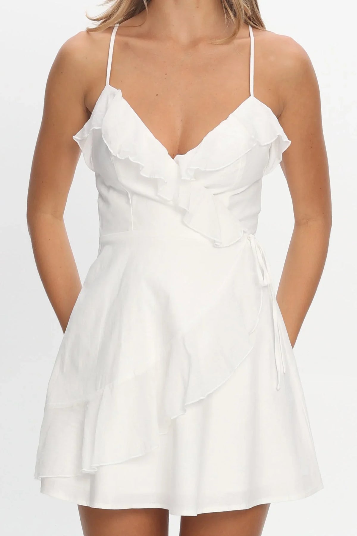 Mini-robe blanche à volants Clyde Wrap
