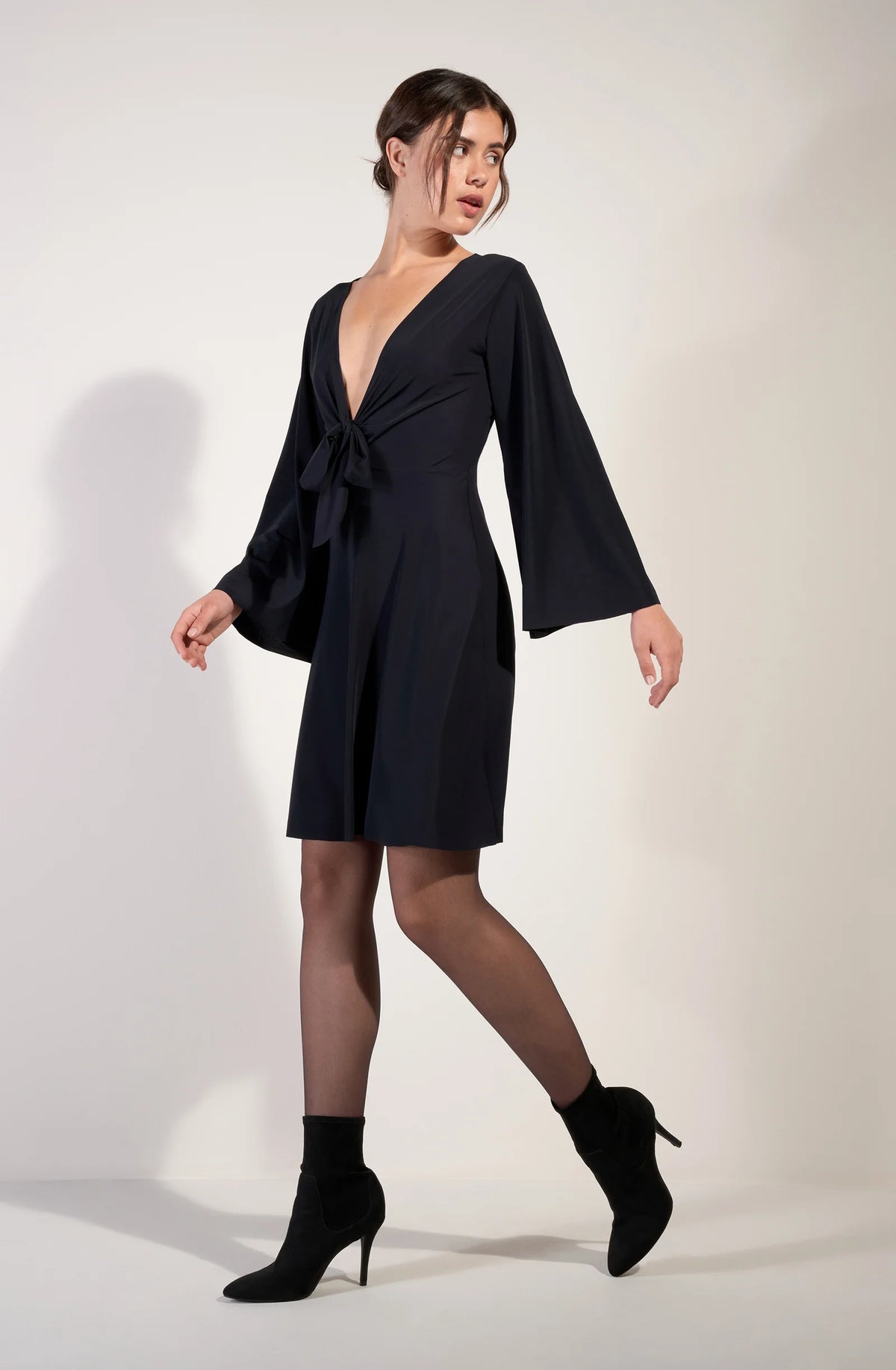 robe courte noire Corey à manches longues