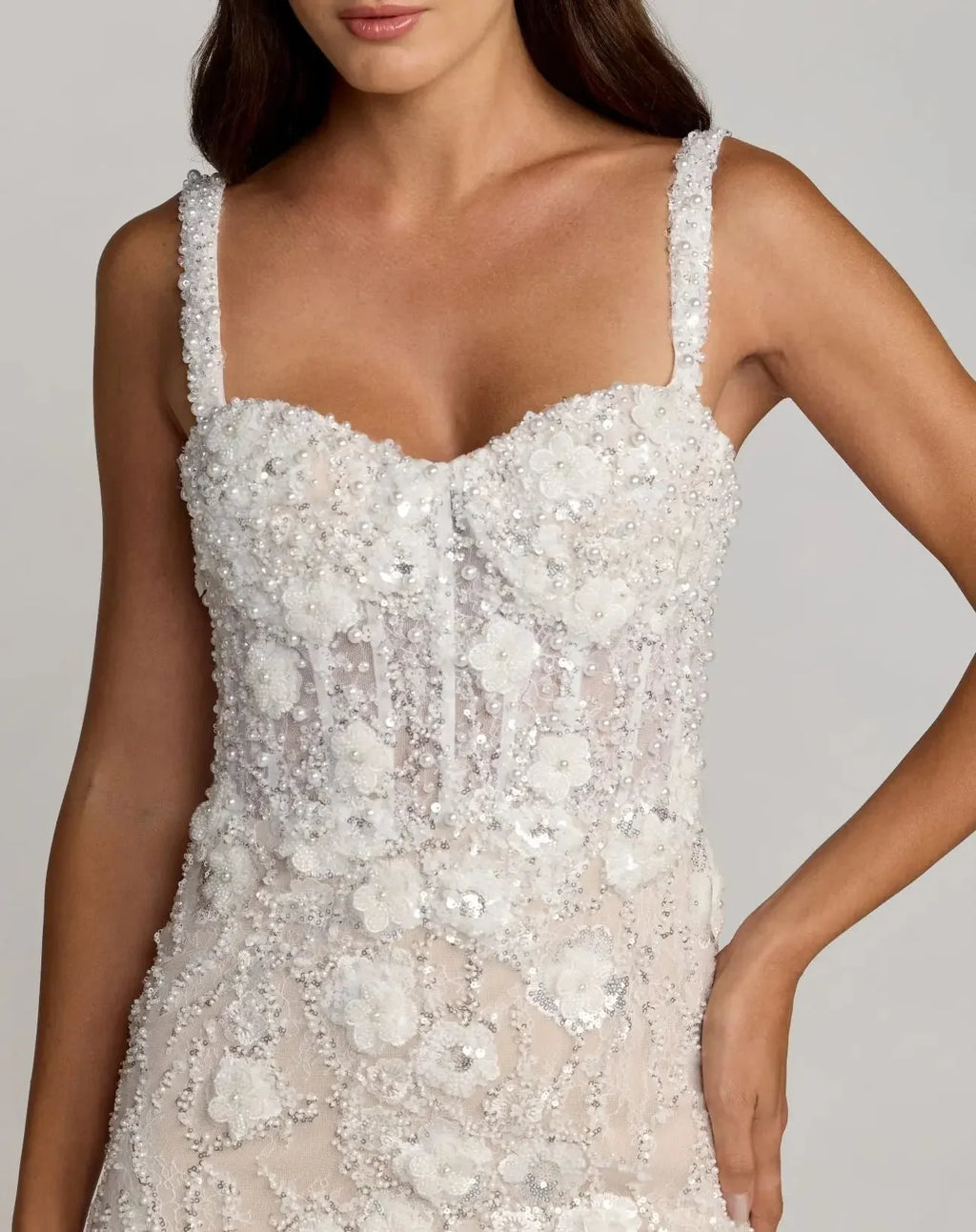 Robe midi sans manches en dentelle ornée ivoire