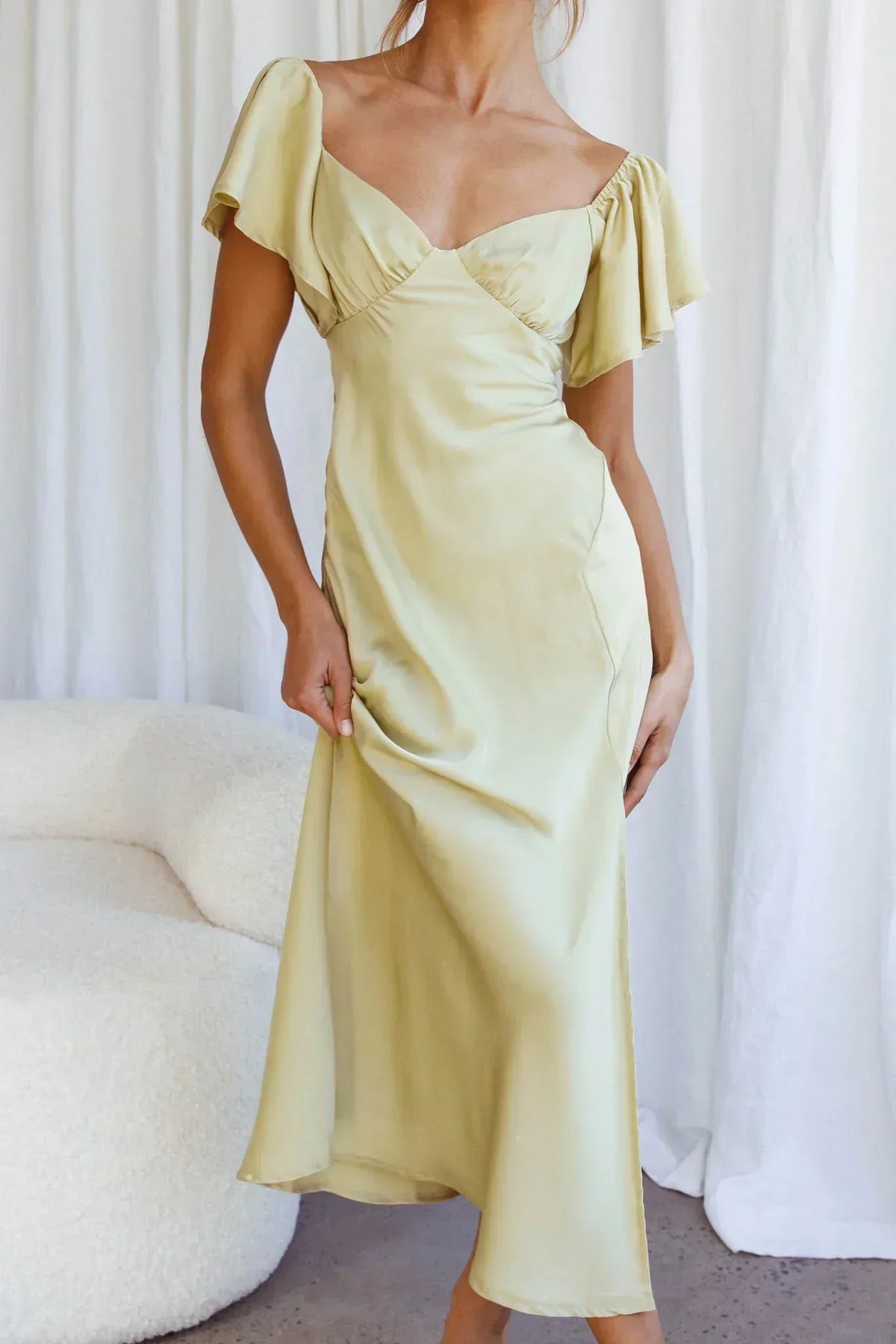 Robe midi Park Avenue à manches volantées et fentes latérales Matcha