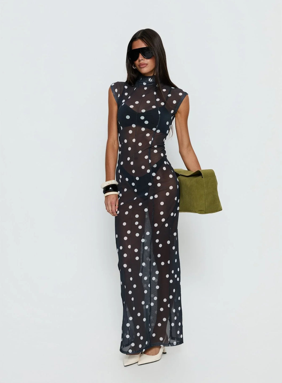 Robe longue redéfinie à pois noirs