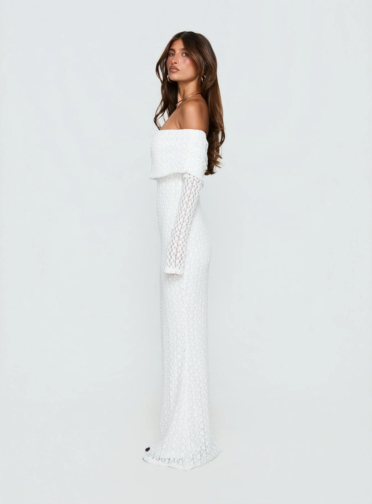 Robe longue Sofenna à manches longues et épaules dénudées, blanche
