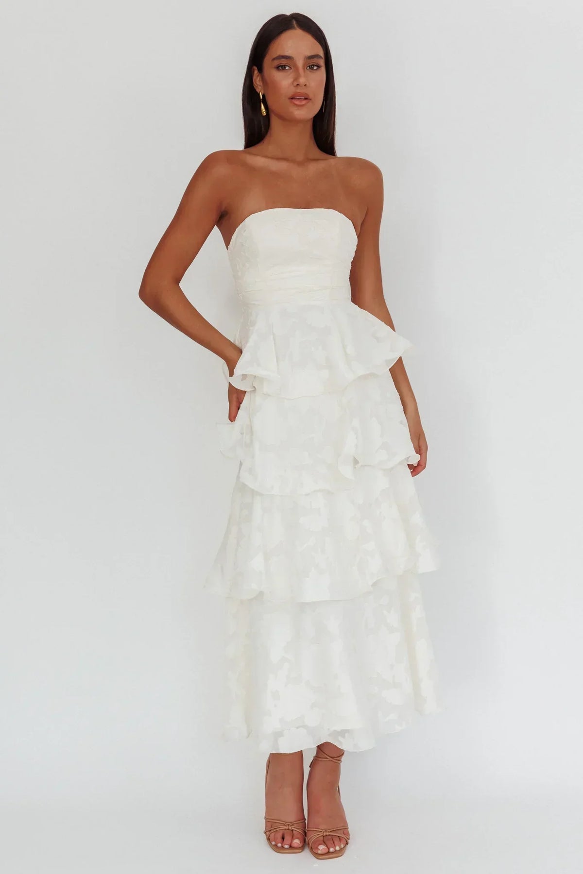 Robe midi sans bretelles étagée Giavana motif floral en relief crème