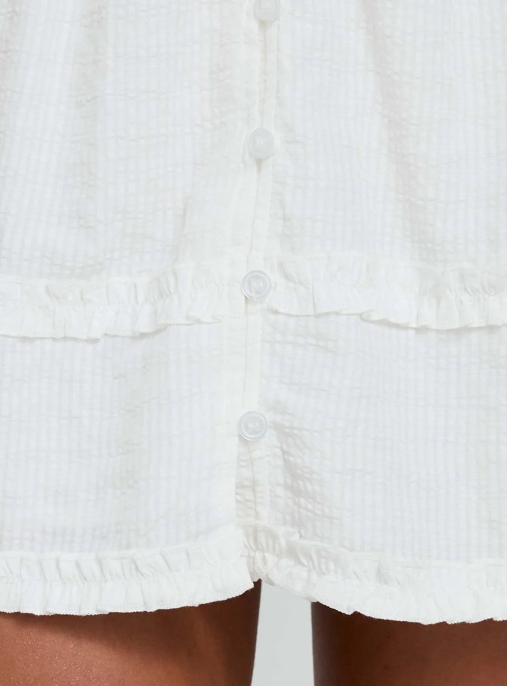 Mini-robe Zoela blanche à volants et épaules dénudées