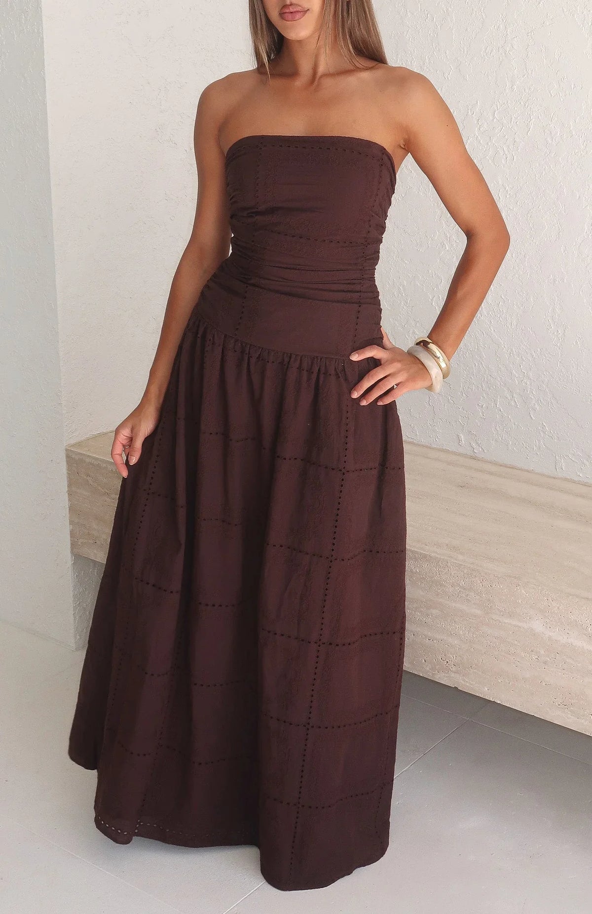Robe longue bustier en broderie anglaise Bittersweet Babe – Chocolat
