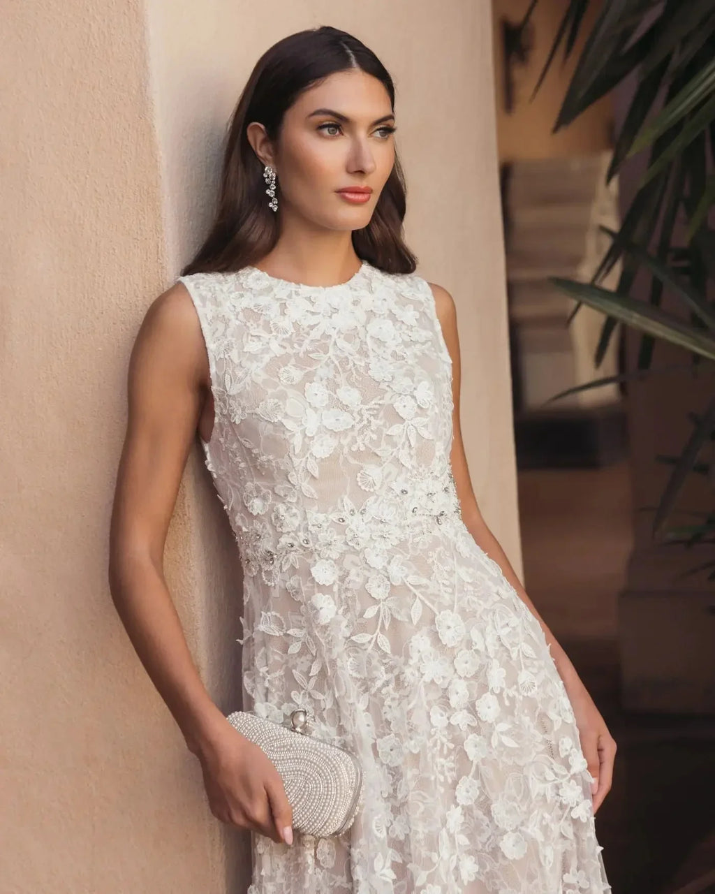 Robe midi col montant ivoire brodée de fleurs