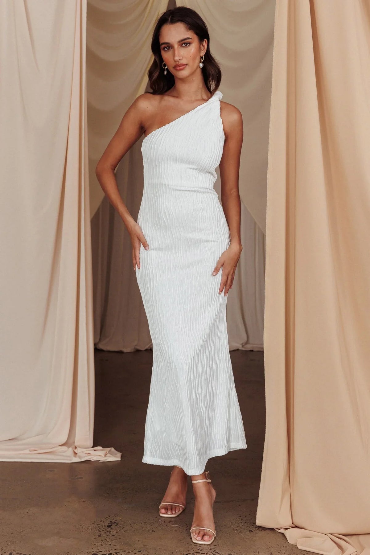 Robe midi torsadée asymétrique Lingering Love blanche
