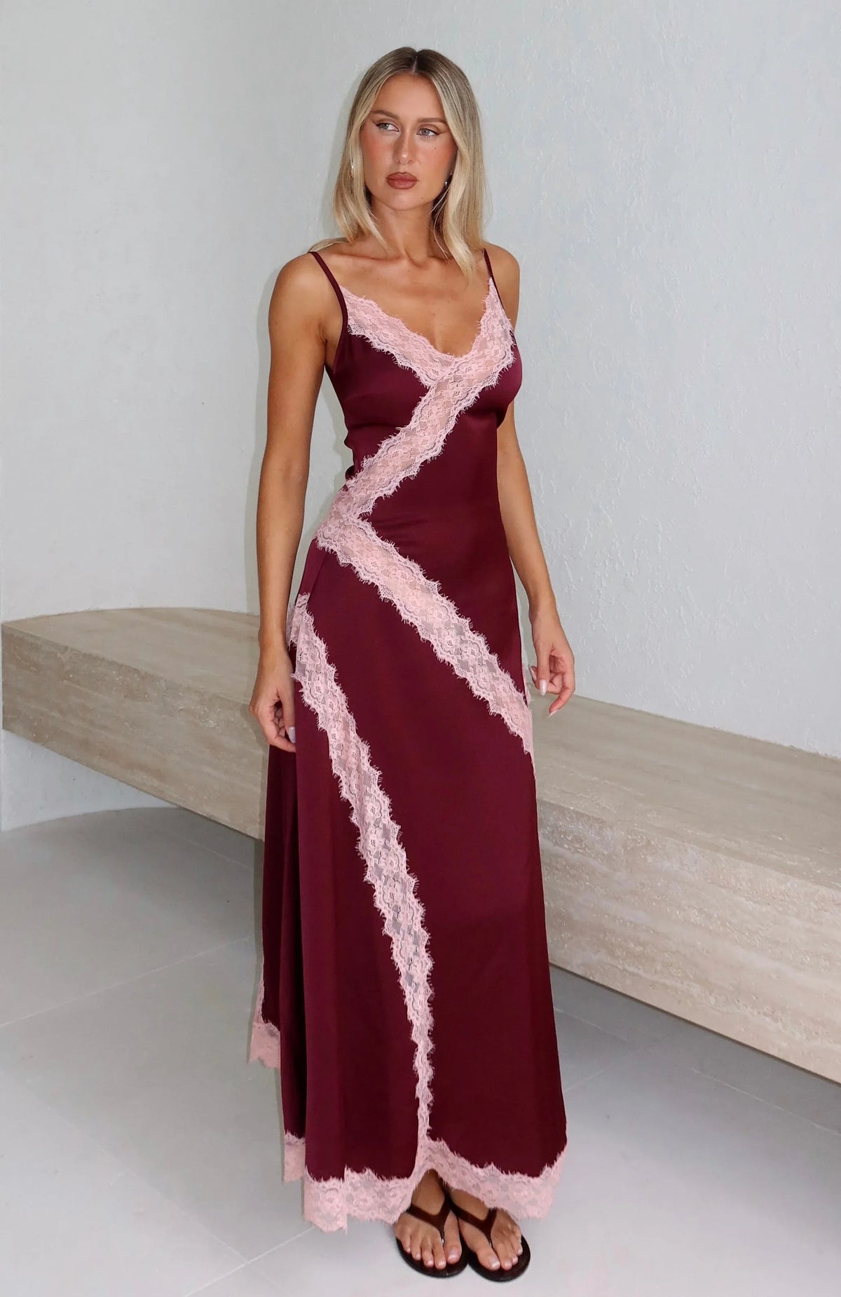 Robe longue en satin Powerful Pose Prune/Rose layette
