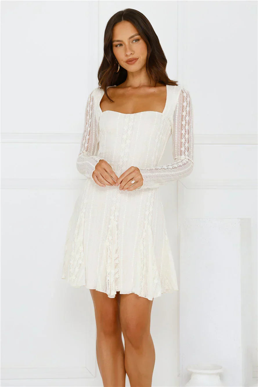 Robe mini manches longues It Girl à temps plein beige
