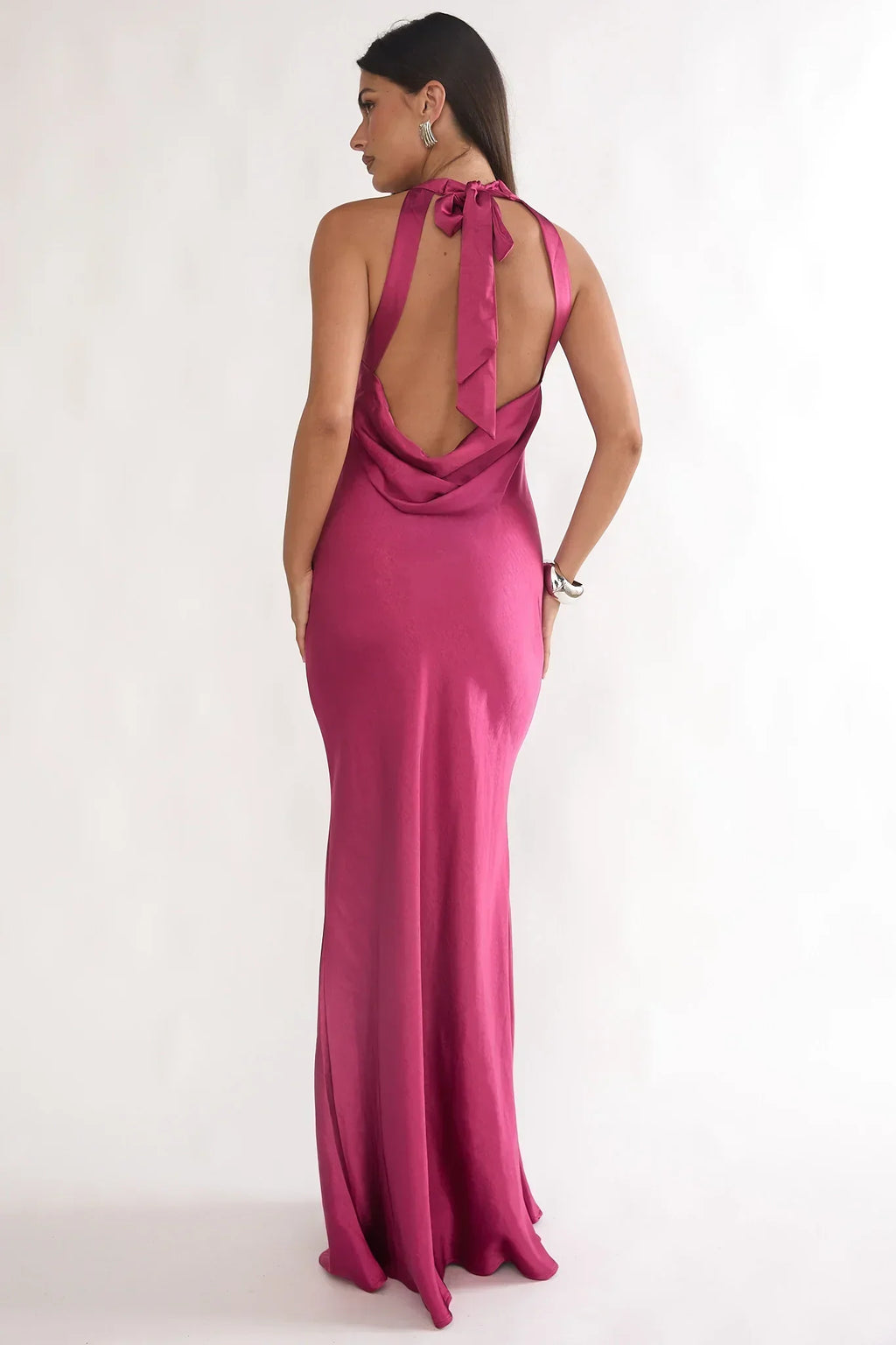 Robe longue Saphirra à dos ouvert et ample, coloris baie