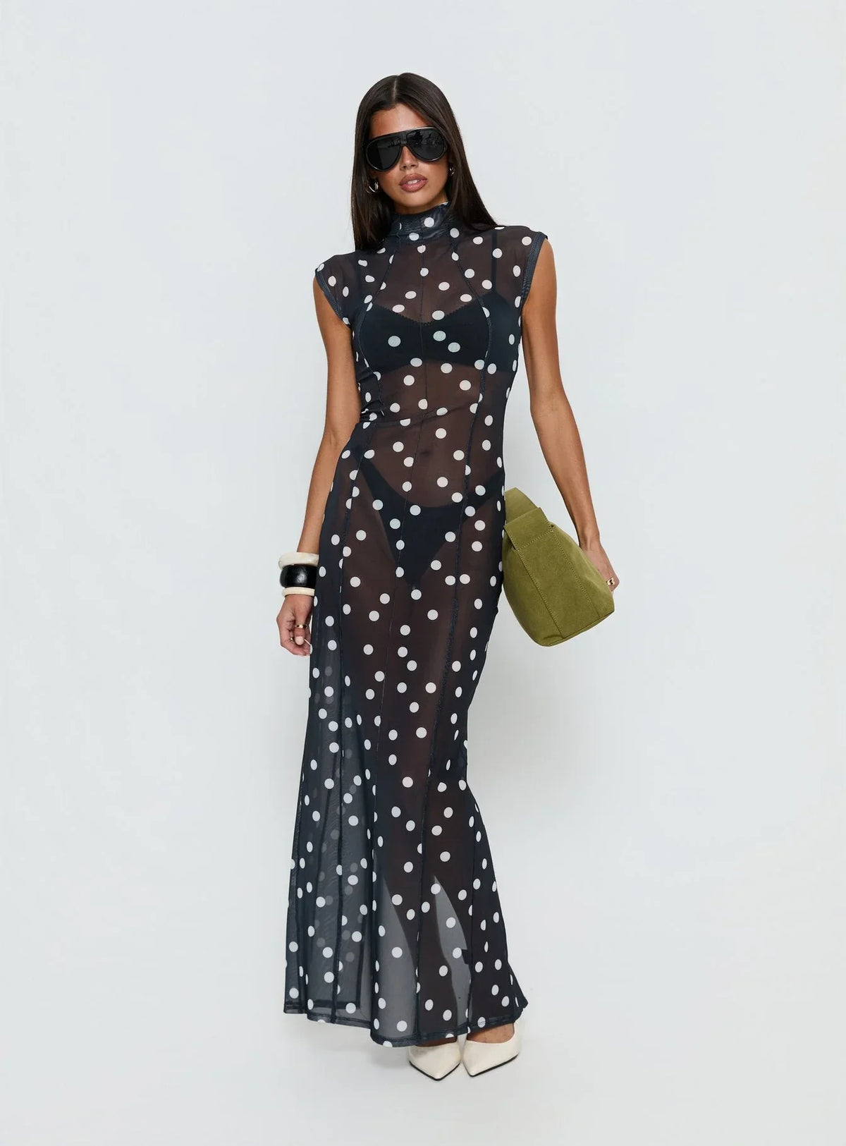 Robe longue redéfinie à pois noirs