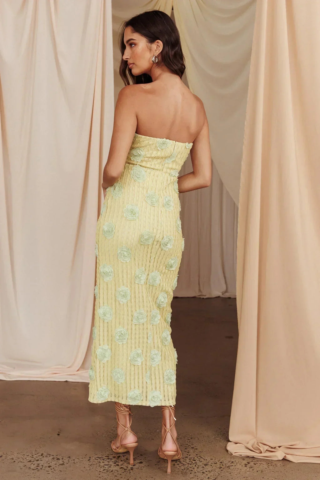Robe midi Horizon sans bretelles texturée à motif floral verte