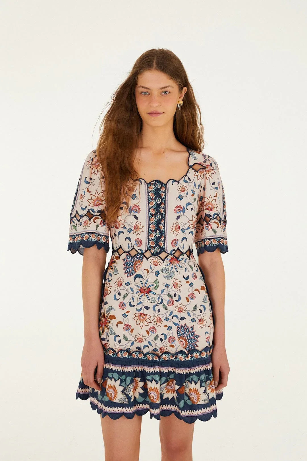 Mini-robe à découpes festonnées en tapisserie florale rose Delhi