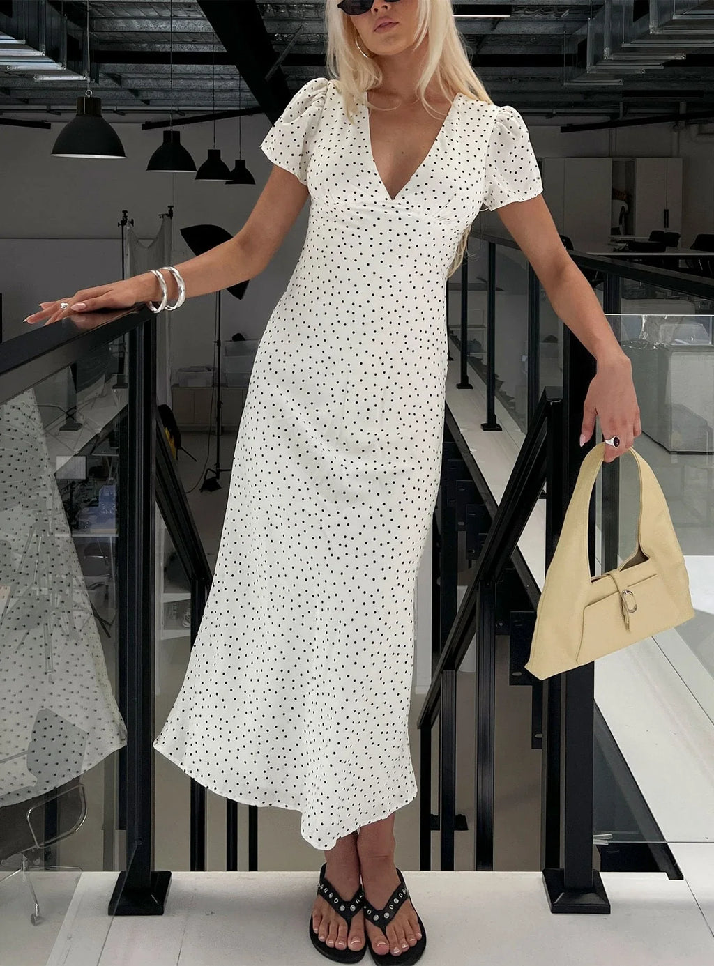 Robe longue Mareiko col en V à pois crème