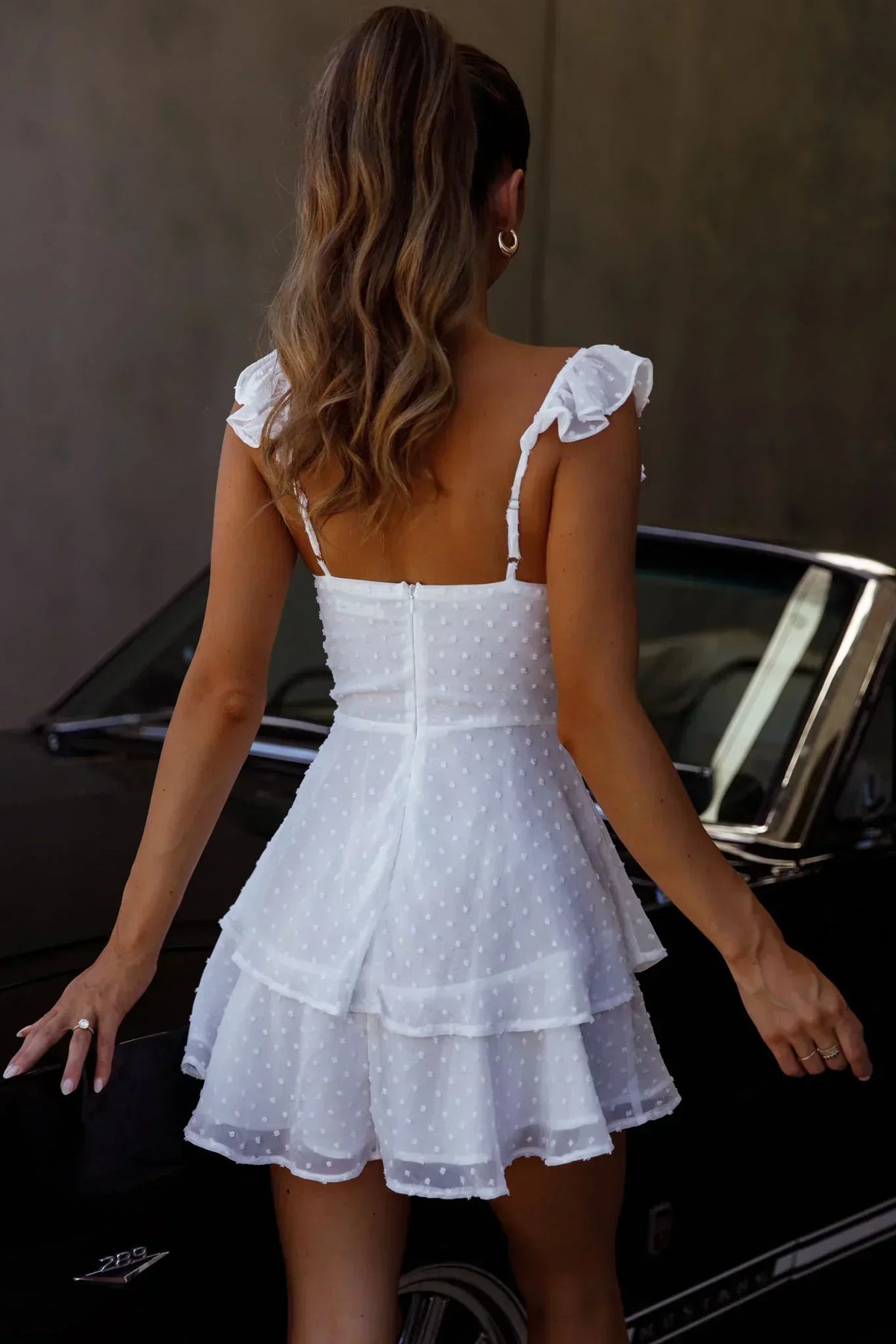 Theory Robe Courte Texturée Blanche à Volants et Encolure Amie