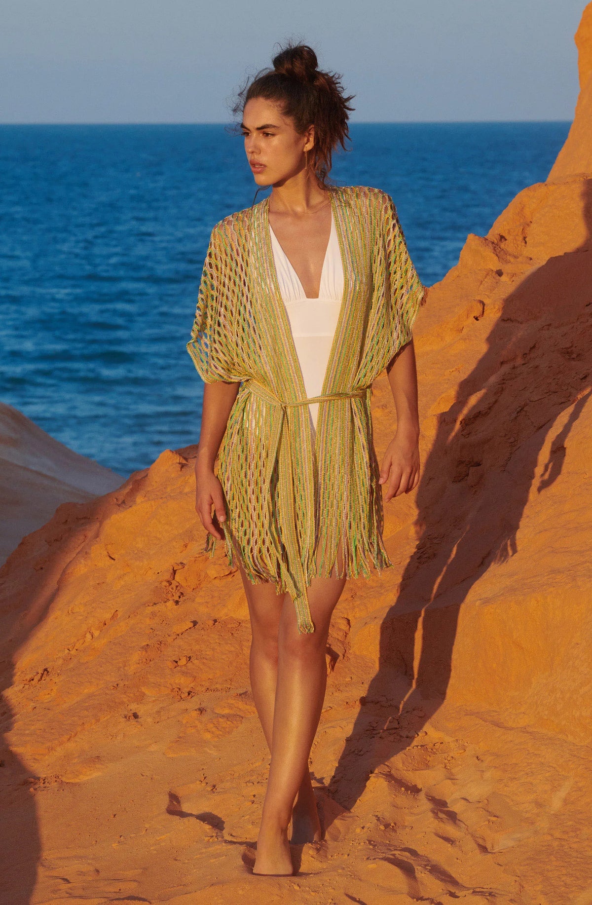 Kimono court ceinturé en lurex doré Velia