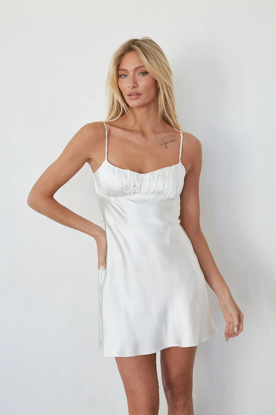 Mini-robe Ria à dos torsadé