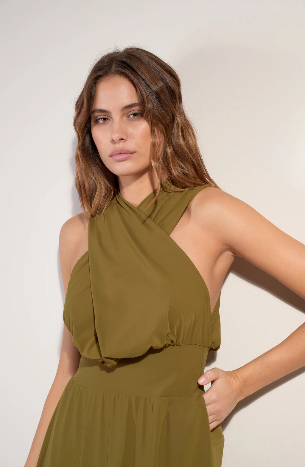 Robe courte nola noire en voile stretch à col en V
